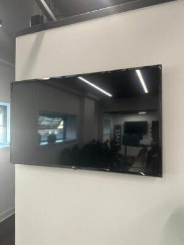 44" LG SMART TV WITH MICRO COMPUTER