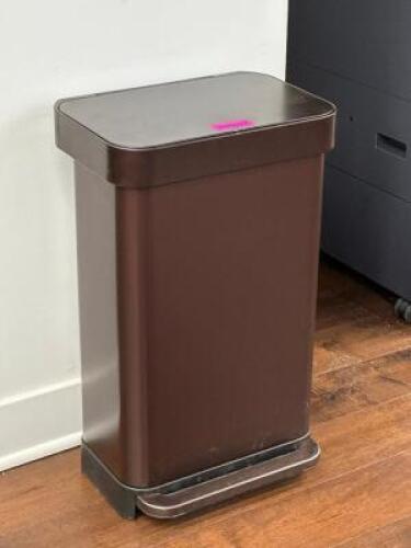 SLOW CLOSE STEP TRASH CAN