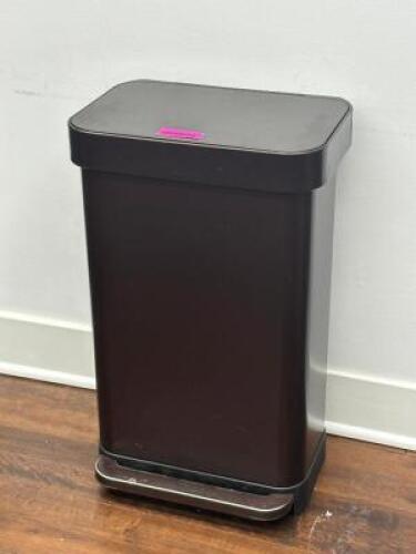 SLOW CLOSE STEP TRASH CAN