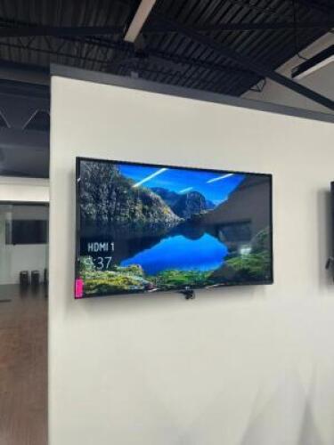 44" LG SMART TV WITH MICRO COMPUTER