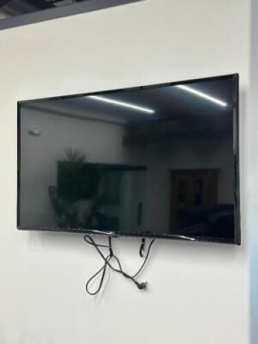 44" LG SMART TV WITH MICRO COMPUTER