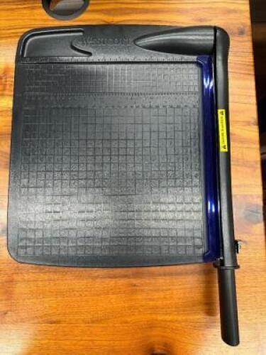 WESTCOTT PAPER CUTTER