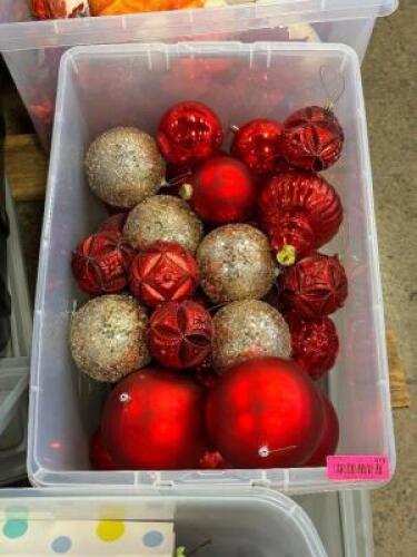 LARGE CONTAINER OF CHRISTMAS DECORATIONS WITH LID