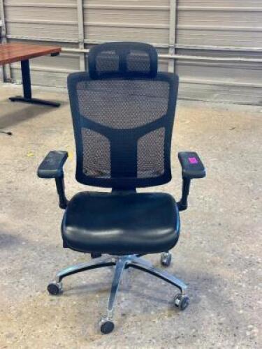HIGH QUALITY ROLLING OFFICE CHAIR