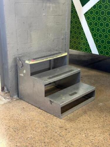 PORTABLE STAIRS