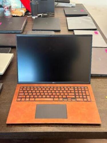 LG 15Z90R LAPTOP WITH STICKER SKIN