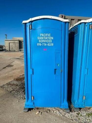 PORTABLE RESTROOM / PORTA-JOHN