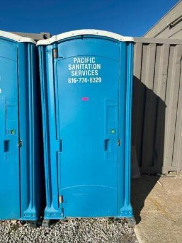 PORTABLE RESTROOM / PORTA-JOHN