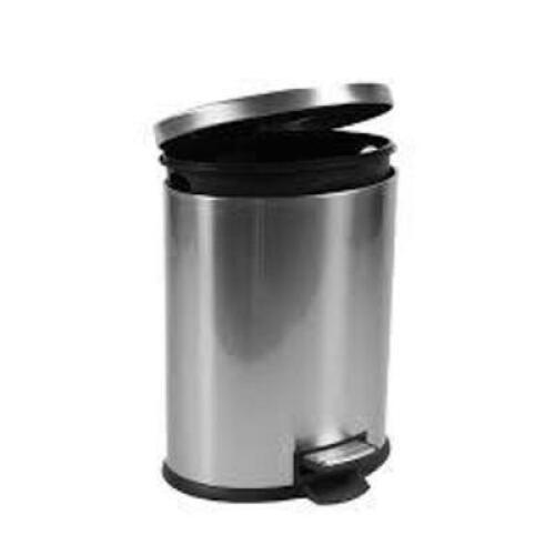 DESCRIPTION: (1) OVAL STEP ON TRASH CAN BRAND/MODEL: BETTER HOMES AND GARDENS INFORMATION: STAINLESS STEEL SIZE: 16.5" X 14.9" D X 25"H RETAIL$: $63.6