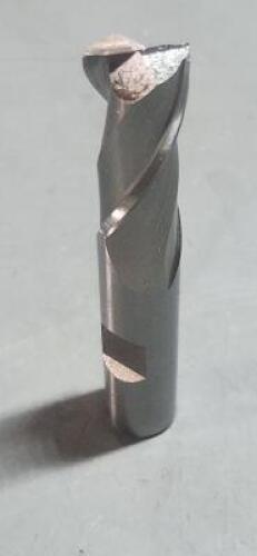 DESCRIPTION: (1) HSS SQ END MILL BRAND/MODEL: HERTEL 41116146 SIZE: 17/32" 1-1/8" LOC 1/2" SD RETAIL$: $40.53 QTY: 1