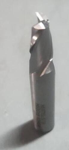 DESCRIPTION: (1) COBALT SQ END MIILL BRAND/MODEL: HERTEL 41114034 SIZE: 5/16" DIA 9/16" LOC 3/8" SD QTY: 1