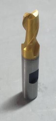 DESCRIPTION: (1) HSS SQ END MILL BRAND/MODEL: HERTEL 41119736 SIZE: 5/16" CUT 9/16" LOC 3/8" SHAN QTY: 1