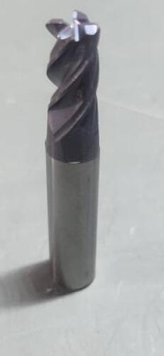 DESCRIPTION: (1) SOLID CARBIDE SQ END MIIL BRAND/MODEL: MA FORD 121262 SIZE: 7MM DIA 12.7mm LOC RETAIL$: $99.88 QTY: 1