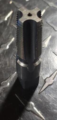 DESCRIPTION: (4) HSS HIGH HOOK PIPE TAPS BRAND/MODEL: UNION BUTTERFIELD 1052872 INFORMATION: 4 FLUTE, STEAM OXIDE FINISH RETAIL$: $26.18 EACH SIZE: 3/