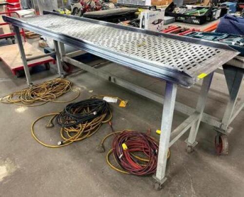 METAL CONVEYOR TABLE ON CASTERS