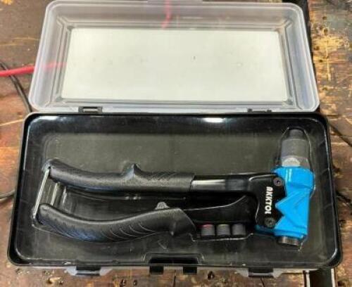 HAND RIVETER TOOL KIT WITH HARDWARE