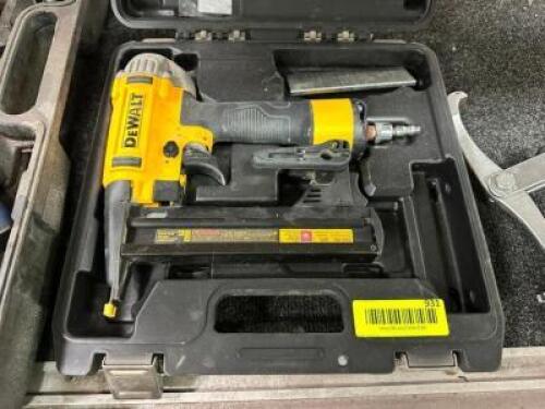DEWALT 18 GA FINISH STAPLER W/ CASE.