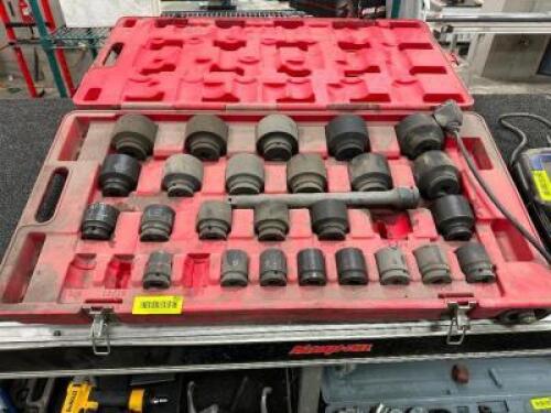HEAVY DUTY SOCKET SET W/ CASE.