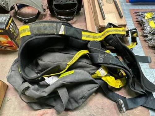 LARGE SAFETY FALL HARNESS.
