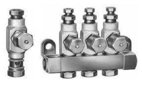 DESCRIPTION: (1)CENTRO-MATIC OIL INJECTOR BRAND/MODEL: LINCOLN INDUSTRIAL 83311 INFORMATION: 750-1000 PSI RETAIL$: $214.28 SIZE: 1/8" NPTF QTY: 1