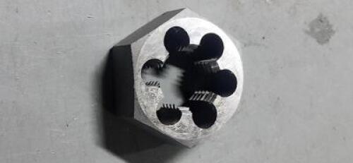 DESCRIPTION: (1) CARBON STEEL RETHREAADING DIE BRAND/MODEL: VC 03867157 SIZE: m30X3.5 QTY: 1