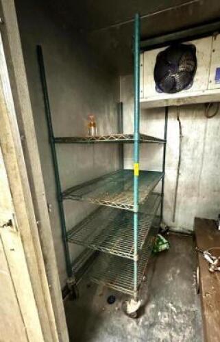 WIRE SHELF ON WHEELS