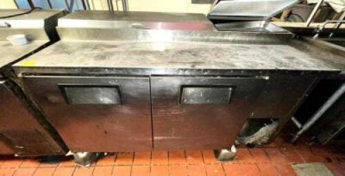 TRUE REFRIGERATED FOOD PREP TABLE