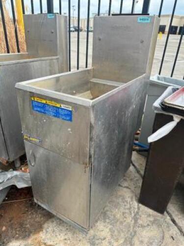 SIR LAWRENCE 40 LB. GAS DEEP FRYER.