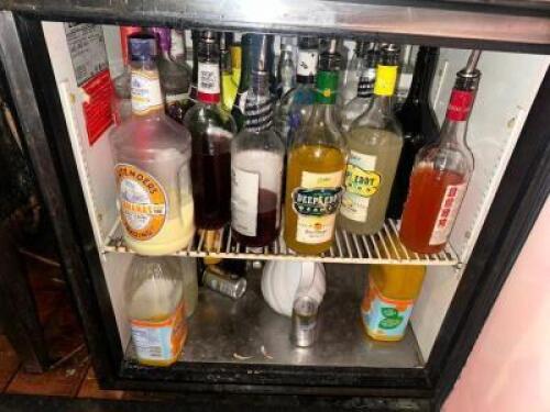 CONTENTS OF BAR COOLER - APPROX 12 BOTTLES