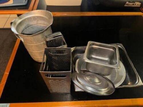 (1) LOT OF ASSORTED INSERTS AND MEASURING CUPS