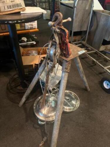 HEAVY DUTY PIPE CUTTER W/ STAND AND COME ALONG
