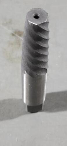 DESCRIPTION: (1) SPIRAL FLUTE SCREW EXTRACTOR BRAND/MODEL: CLEVELAND C53657 SIZE: #7 FOR 1" TO 1-3/8" SCREW RETAIL$: $39.43 QTY: 1