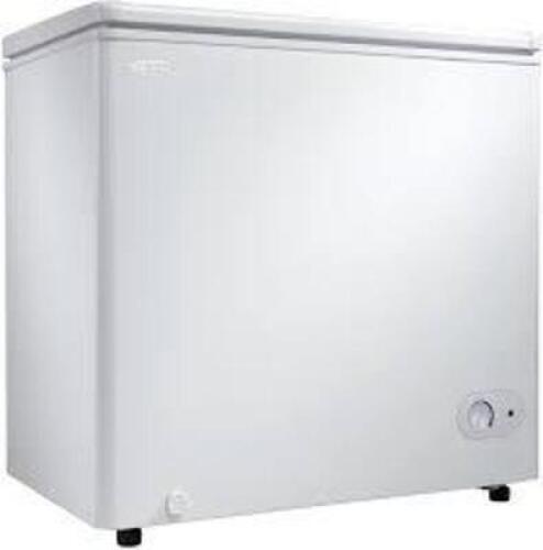 DESCRIPTION: (1) COMPACT CHEST FREEZER BRAND/MODEL: DANBY #6RNR4 INFORMATION: WHITE RETAIL$: $426.35 SIZE: 5.5 CU FT QTY: 1