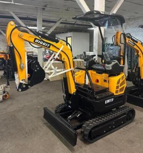 DESCRIPTION: MINI EXCAVATOR BRAND/MODEL: DIGGIT EM15 INFORMATION: SERIAL #EM152304244 RETAIL$: $11,980.00 QTY: 1