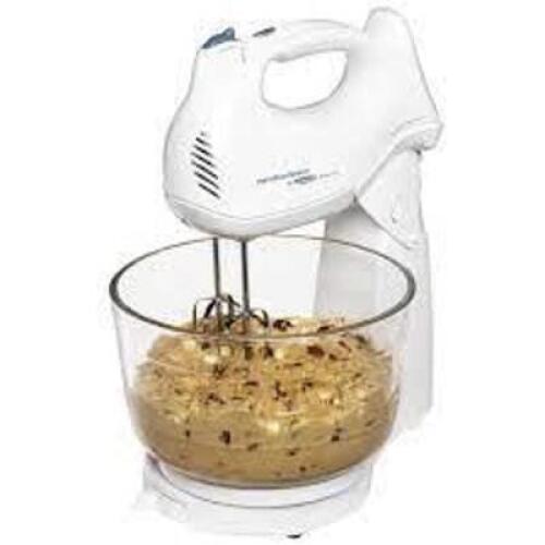 DESCRIPTION: (1) 6 SPEED HAND/STAND MIXER BRAND/MODEL: POWER DELUXE #64695N INFORMATION: WHITE RETAIL$: $50.00 SIZE: 4 QT QTY: 1