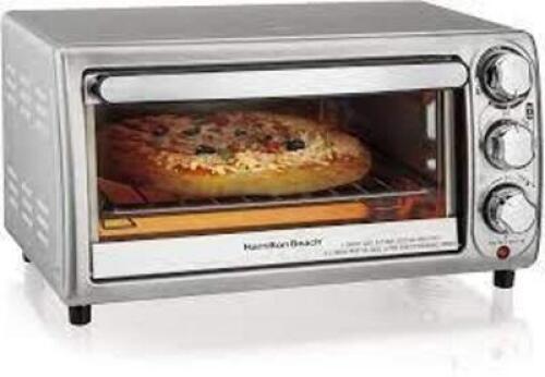 DESCRIPTION: (1) TOASTER OVEN BRAND/MODEL: HAMILTON BEACH #1005160472 INFORMATION: STAINLESS RETAIL$: $64.99 SIZE: 4 SLICE CAPACITY QTY: 1