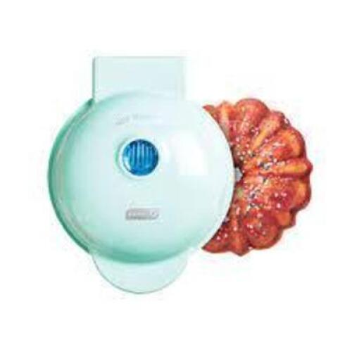 DESCRIPTION: (1) MINI BUNDT MAKER BRAND/MODEL: DASH D INFORMATION: TURQURIOSE RETAIL$: $20.00 EA QTY: 1