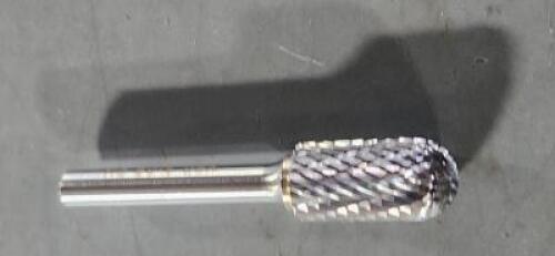 DESCRIPTION: (2) SOLID CARBIDE CYLIDER BURR WITH RADIUS BRAND/MODEL: ATRAX 85285021 SIZE: 1/2" dia 1/8" sd RETAIL$: $116.42 QTY: 2