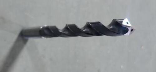 DESCRIPTION: (2) SOLID CARBIDE COOLANT THRU DRILL BIT BRAND/MODEL: YG1 DH453095 SIZE: 9.5mm RETAIL$: $359.06 QTY: 2