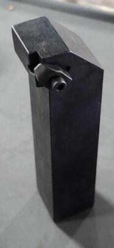 DESCRIPTION: (1) INDEXABLE EXTERNAL RH THREADING TOOLHOLDER BRAND/MODEL: DORIAN 73310158786 SIZE: 1" SQ SHANK RETAIL$: $138.72 QTY: 1