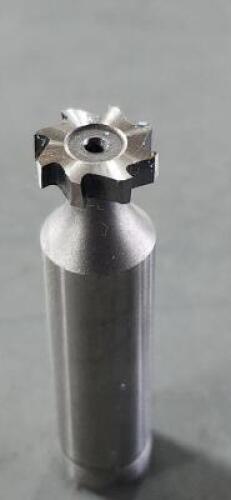 DESCRIPTION: (1) HSS STAGGERED TOOTH KEYSEAT CUTTER BRAND/MODEL: MOON CSTKY425 SIZE: 1/2" CUT DIA 1.4" CUT WIDTH RETAIL$: 48.21 QTY: 1
