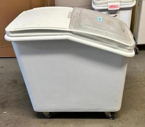 RUBBERMAID FOOD BIN ON WHEELS