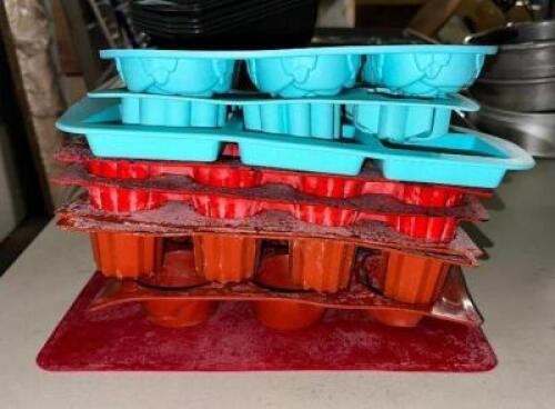 ASSORTED BAKING MOLDS