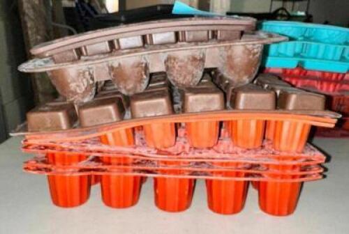 ASSORTED BAKING MOLDS