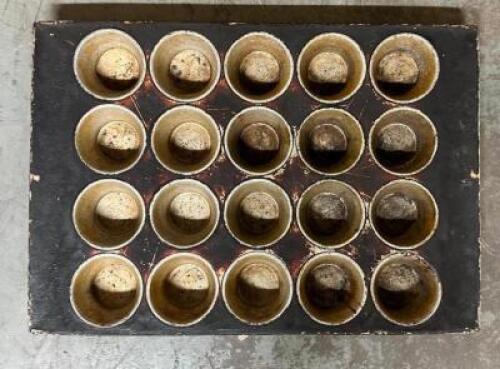 (11)- MUFFIN PANS