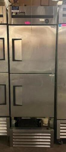 TWO DOOR / SINGLE SECTION REACH IN FREEZER