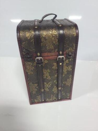 DESCRIPTION: (1) VINTAGE WOODEN STORAGE BOX QTY: 1