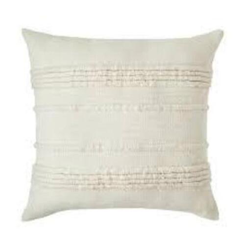 DESCRIPTION: (4) THORW PILLOW BRAND/MODEL: BETTER HOME AND GARDEN INFORMATION: VINALLA RETAIL$: $24.98 EA QTY: 4