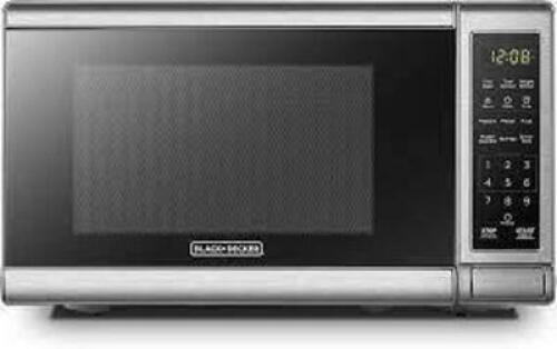 DESCRIPTION: (1) COUNTERTOP MICROWAVE BRAND/MODEL: BLACK AND DECKER INFORMATION: CROME SIZE: 0.7 CU FT RETAIL$: $80.99 EA QTY: 1