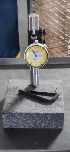 DESCRIPTION: (1) GRANITE COMPARATOR AND GAGE BRAND/MODEL: VC 625-8511 SIZE: 6" SQ BASE 8" PAOST RETAIL$: $66.41 QTY: 1